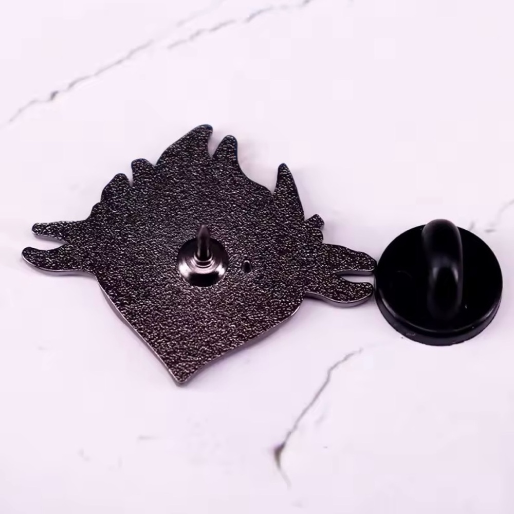 "Fireheart" Enamel Pin - Throne of Glass Inspired Design - Picture 2 of 2